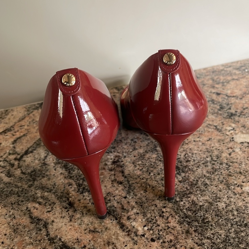 Michael Kors Dorothy Flex Pumps Brandy Bright Red Patent Shoes - Picture 2 of 8